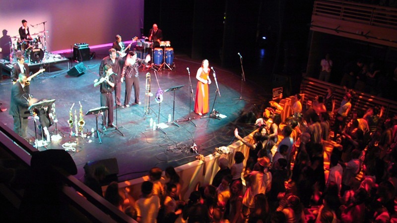 A band plays while the audience in the Perelman Theater dances along.